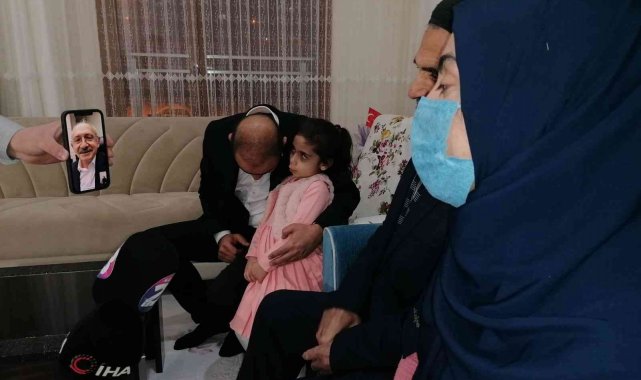 CHP Genel Başkanı Kılıçdaroğlu, Elazığ depreminin simgesi 'Yüsra Bebek' ile görüştü