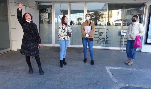 CHP'li belediyenin ulaşım zammını öğrenciler protesto etti