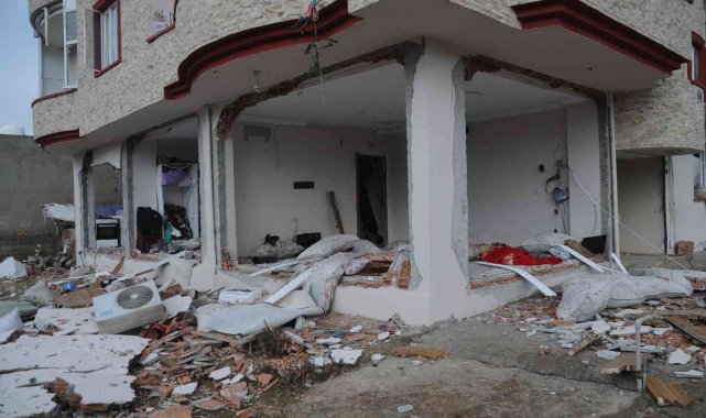 Cizre'de iki katlı evde tüp patladı:3 Yaralı