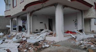 Cizre'de iki katlı evde tüp patladı:3 Yaralı