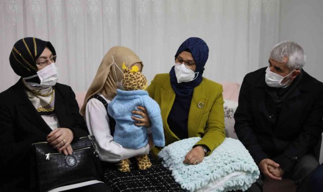 Çocuk Hakları Alt Komisyonu üyelerinden Cihan bebeğe ziyaret