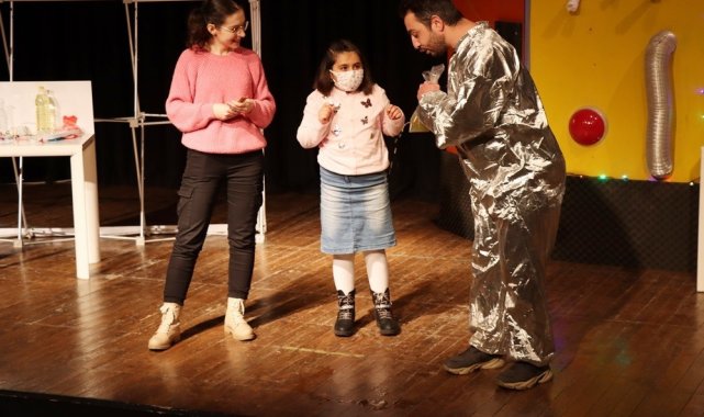 Çocuklar tiyatro oyunuyla hem öğrendi hem eğlendi