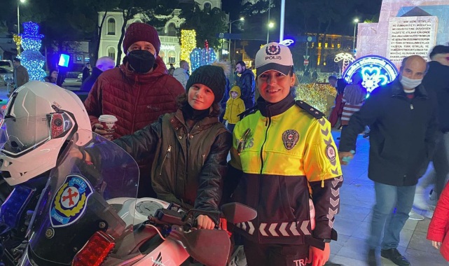 Çocuklar Yeni Yıla Trafik Ekiplerinin Motosikletlerinde Girdi