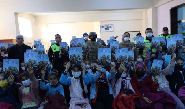 Çocuklara trafik kuralları anlatıldı