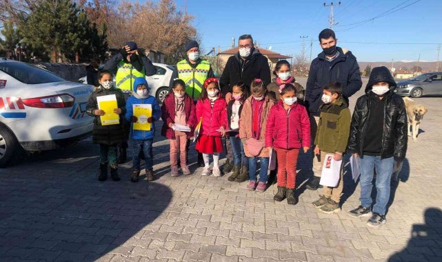 Çocukların karne sevincine jandarma ortak oldu