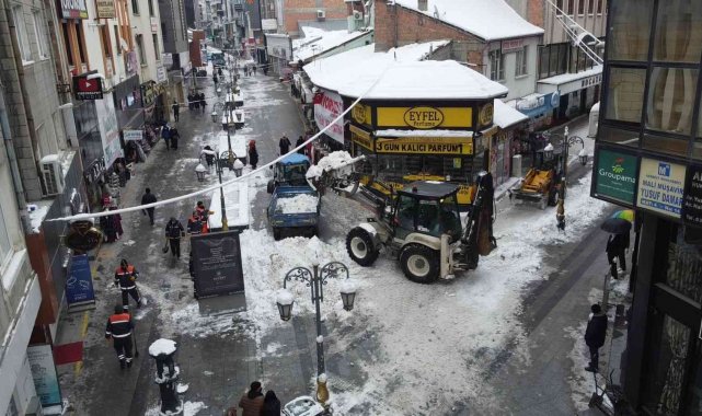 Çorum&#039;da karla mücadele çalışmaları sürüyor