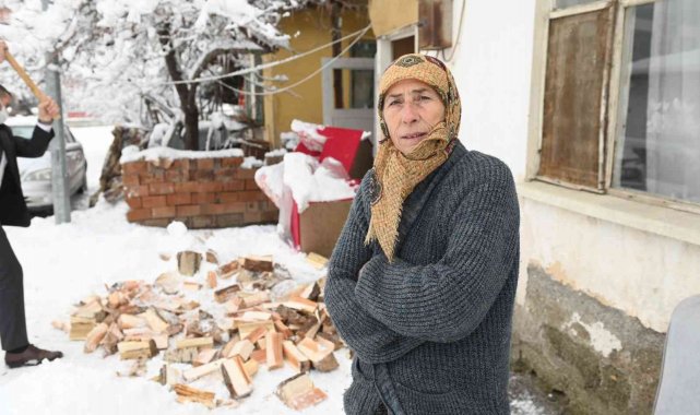 Çorum'da odunu biten yaşlı kadının imdadına zabıta yetişti