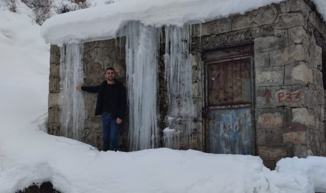 Çukurca'da dondurucu soğuklar