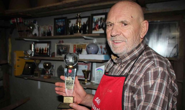 Cumhurbaşkanının elinden 'Yaşayan İnsan Hazineleri' ödülünü alan Salim Usta o anları anlattı