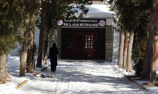 Cumhuriyet dönemi binası halk kütüphanesi oldu