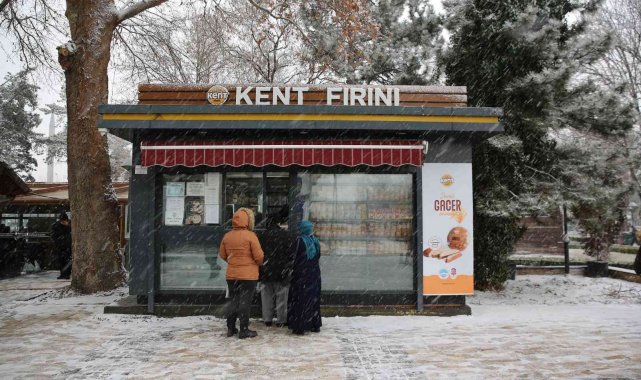 Cumhuriyet Meydanı'ndaki kent ekmek büfe sayısı ikiye çıkarıldı