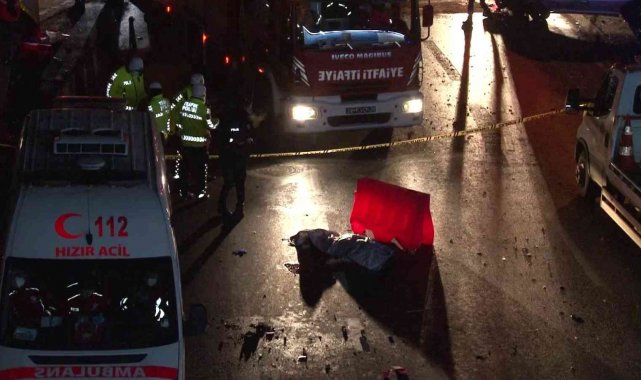 D-100&#039;de çekici bekleyen sürücüye otomobil çarptı, sürücü hayatını kaybetti