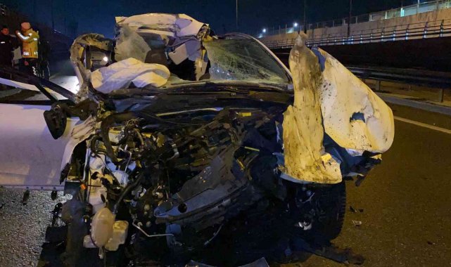 D-100'de tıra arkadan çarpan otomobil hurdaya döndü: 2 yaralı