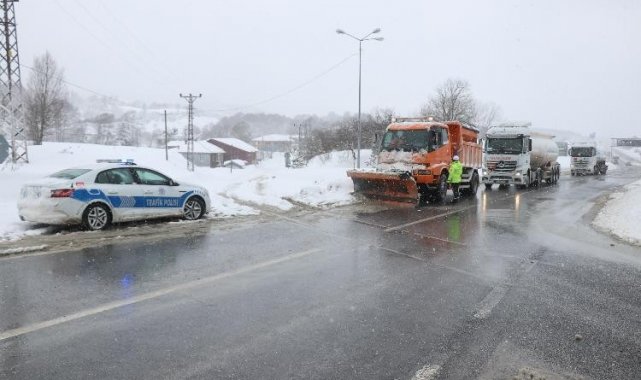 D100 karayolu Bolu Dağı kesimi kar sebebiyle trafiğe kapatıldı