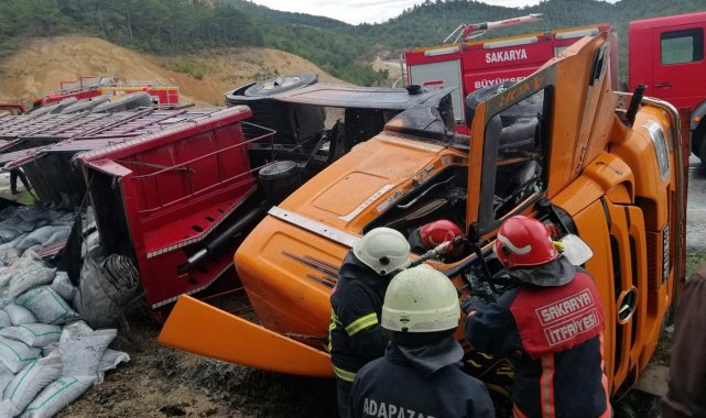 D150 karayolunda kömür yüklü tır devrildi: 1 yaralı