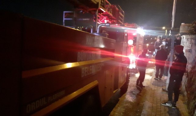 Dairede çıkan yangın, ev sahibi ile kiracıyı birbirine düşürdü