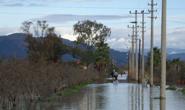 Dalyan&#039;ı su bastı, vatandaşlar zor anlar yaşadı.