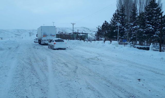 Darende-Kayseri karayolu ulaşıma kapandı