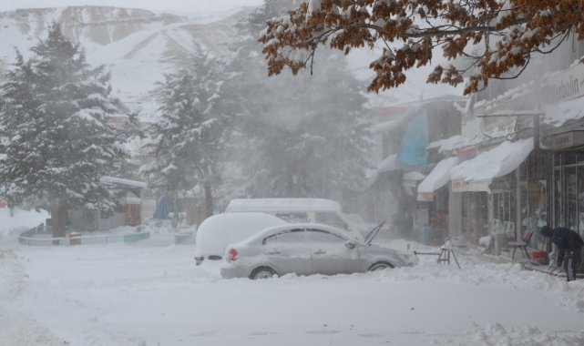 Darende'de de kar hayatı olumsuz etkiliyor