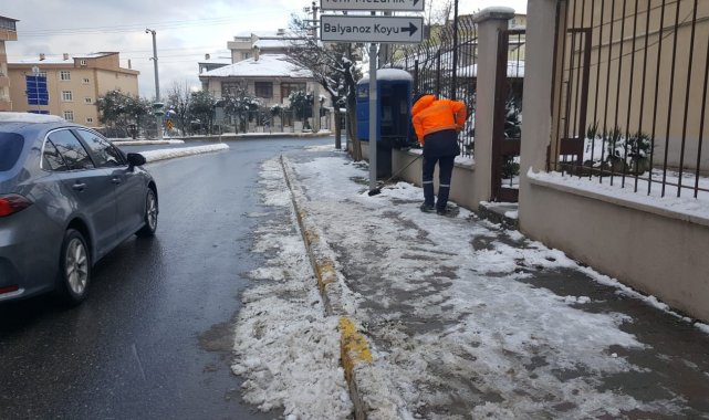 Darıca'da ekipler yolların açık kalması için çalışıyor