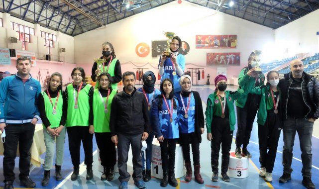 Dart şampiyonu Tuzcu ve Güzeldere