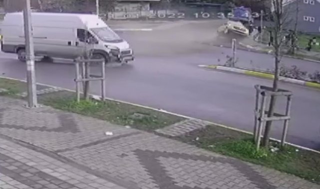 Dedesinin aracını kaçırdı, polisten kaçarken kaza yaptı