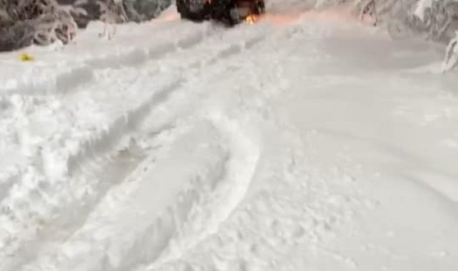 Delmece Yaylası'na çıkmaya çalışan cip alev alev yandı