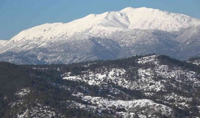 Denizli dağları beyaz gelinliğini giydi