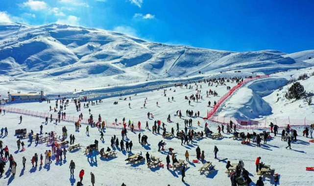 Denizli Kayak Merkezi'nde kar kalınlığı 160 santimetreyi buldu