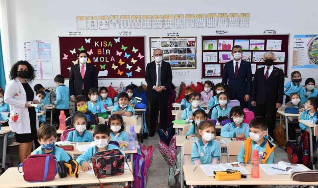 Denizli'de 188 bin öğrenci karne heyecanı yaşadı