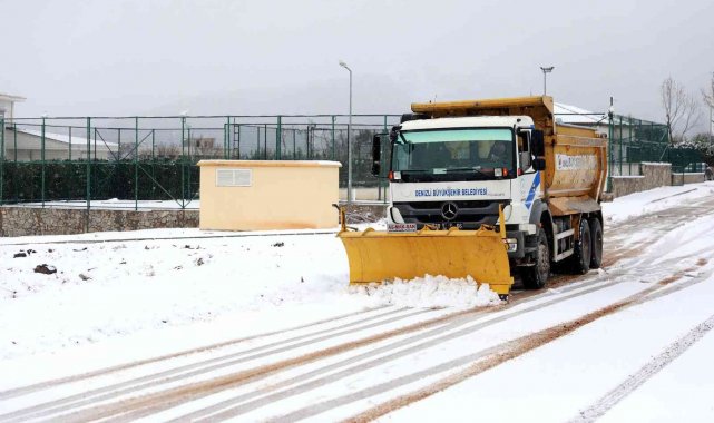 Denizli'de karla mücadele çalışmaları devam ediyor