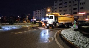 Derince'de kar timleri çalışmalarına devam ediyor