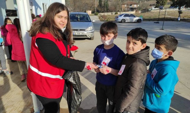 Devrek Kızılay&#039;dan köy ilkokullarına ziyaret