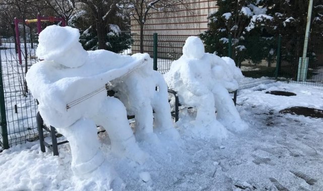 Devrek'te kardan Aşık Veysel figürü yaptılar