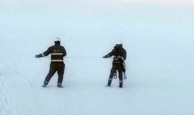 Dicle Elektrik bin 860 acil müdahale ekibiyle arızlara müdahale ediyor