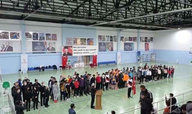 Didim'de badminton turnuvası start aldı