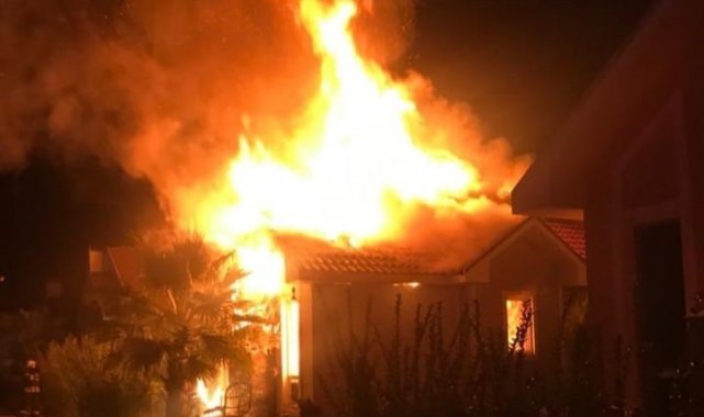 Didim&#039;deki yangında bir ev kullanılmaz hale geldi