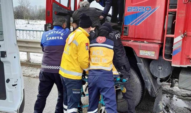 Direksiyon başında fenalaşan sürücüye zabıta ekiplerinden hayati müdahale