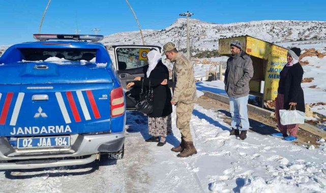 Diyaliz hastası kadının yardımına jandarma yetişti