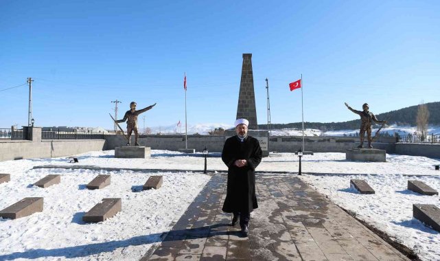 Diyanet İşleri Başkanı Erbaş: &quot;Çarık parçalarıyla açlıklarını gidermeye çalışmışlar&quot;