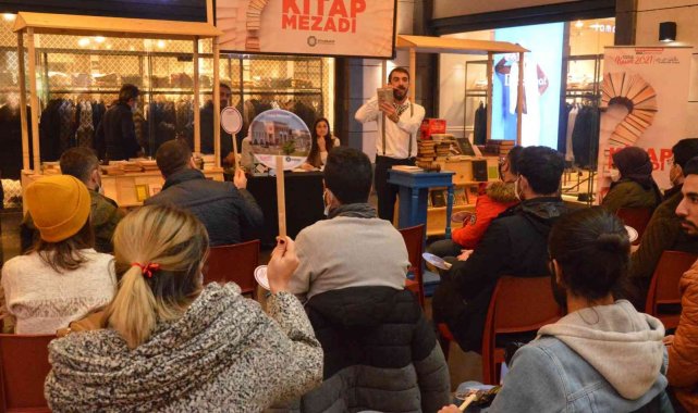 Diyarbakır Büyükşehir Belediyesi'nden kitap mezadı