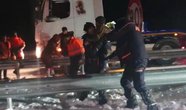 Diyarbakır-Siverek yolunda mahsur kalan vatandaşlar tahliye edildi