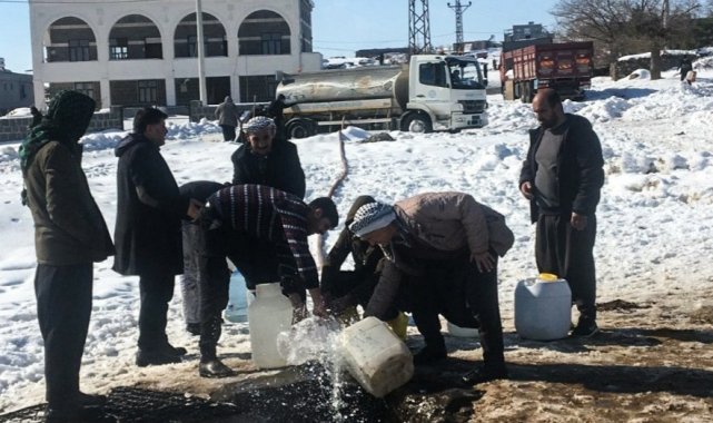 Diyarbakır&#039;da besicilere tankerlerle su taşındı