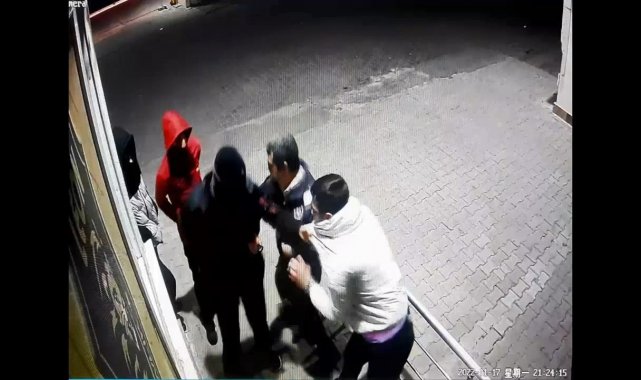 Diyarbakır'da bıçakla vatandaşları gasp eden 3 kişi, polis ekiplerince yakalandı