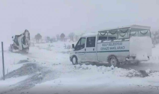 Diyarbakır'da cenaze defni için 8,5 saatlik yol açma çalışması yapıldı