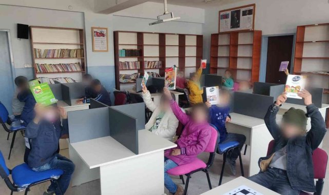 Diyarbakır&#039;da çocukları sevindiren karne hediyesi