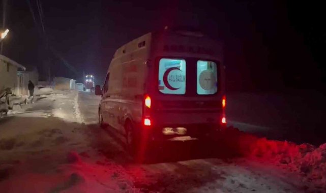 Diyarbakır'da kapalı yolları açan belediye, iki hasta için seferber oldu