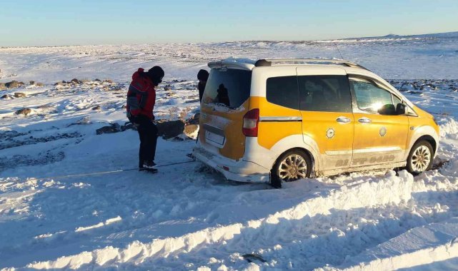 Diyarbakır'da karda mahsur kalan 1'i bebek 5 kişi AFAD tarafından kurtarıldı