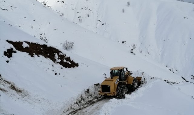 Diyarbakır&#039;da karla mücadele devam ediyor