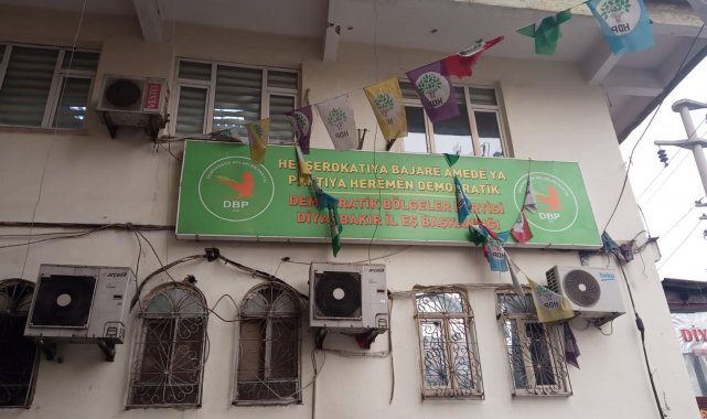 Diyarbakır&#039;da terör paylaşımlarının ardından DBP il binasına operasyon